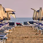 Апартаменты Bright Flat 100mt From The Sea *